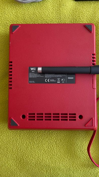 Consola Nintendo Wii Versão + comandos + cabos versão vermelha + Jogo