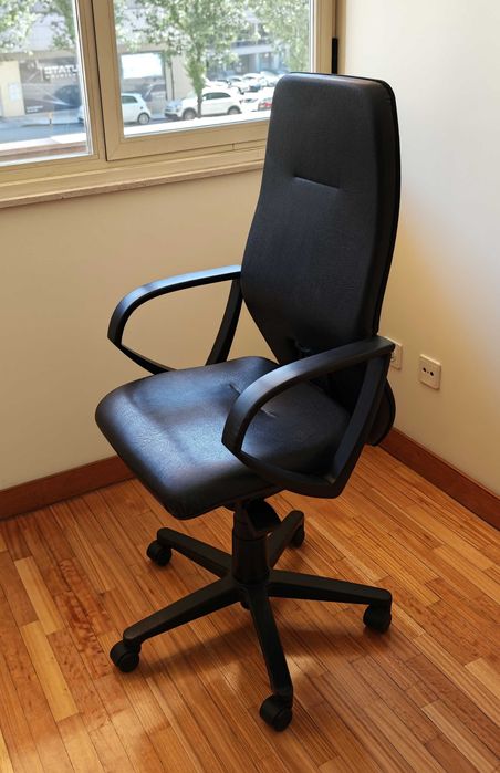 Cadeira de Escritório Ergonómica e Confortável - V. N. Famalicão