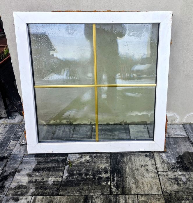 Okno PVC po demontażu.