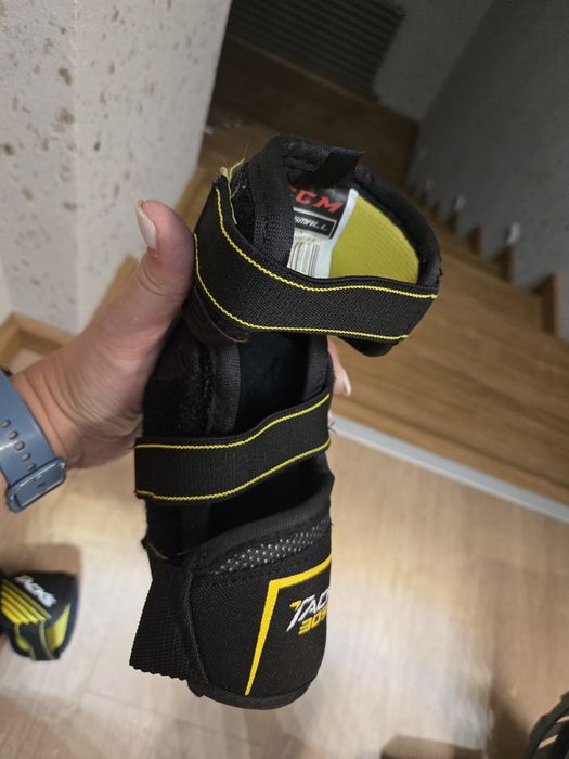 Nałokietniki hokejowe Junior nowe