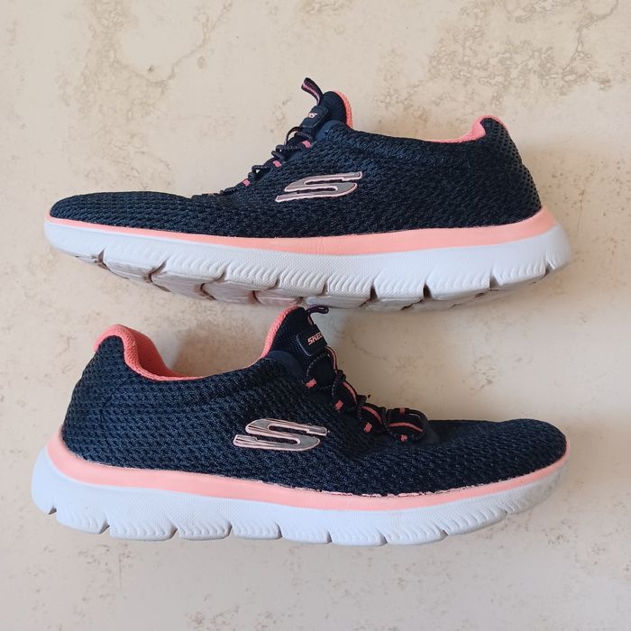 Buty firmy Skechers memory foam jak  nowe 39/26 cm/salon  379 zł