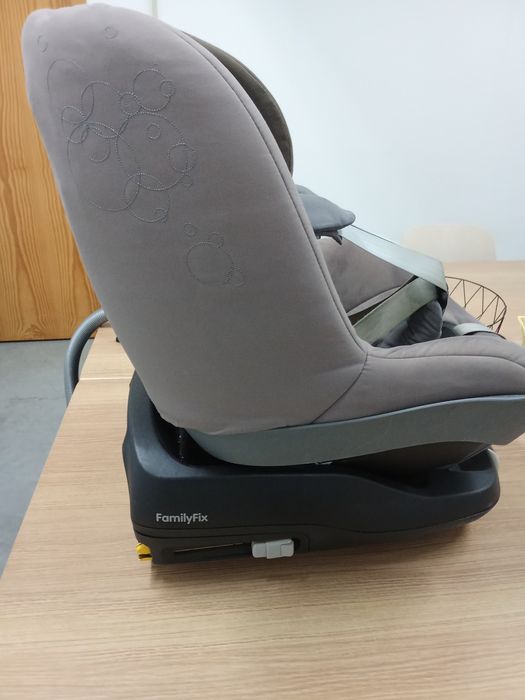 Cadeira auto bebe Confort com isofix e barra de apoio