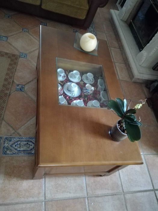 Mesa de centro retangular em cerejeira com gavetas e vidro