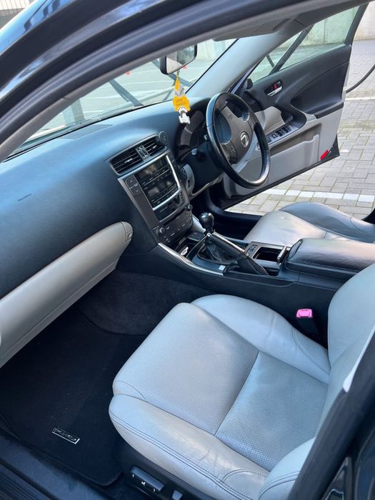 Розбіраю Lexus is 220 d. 2009