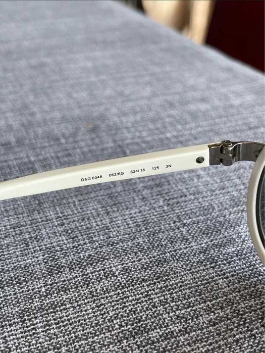 Óculos de sol brancos D&G