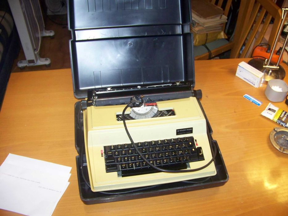 máquina de escrever elétrica antiga SILVER REED