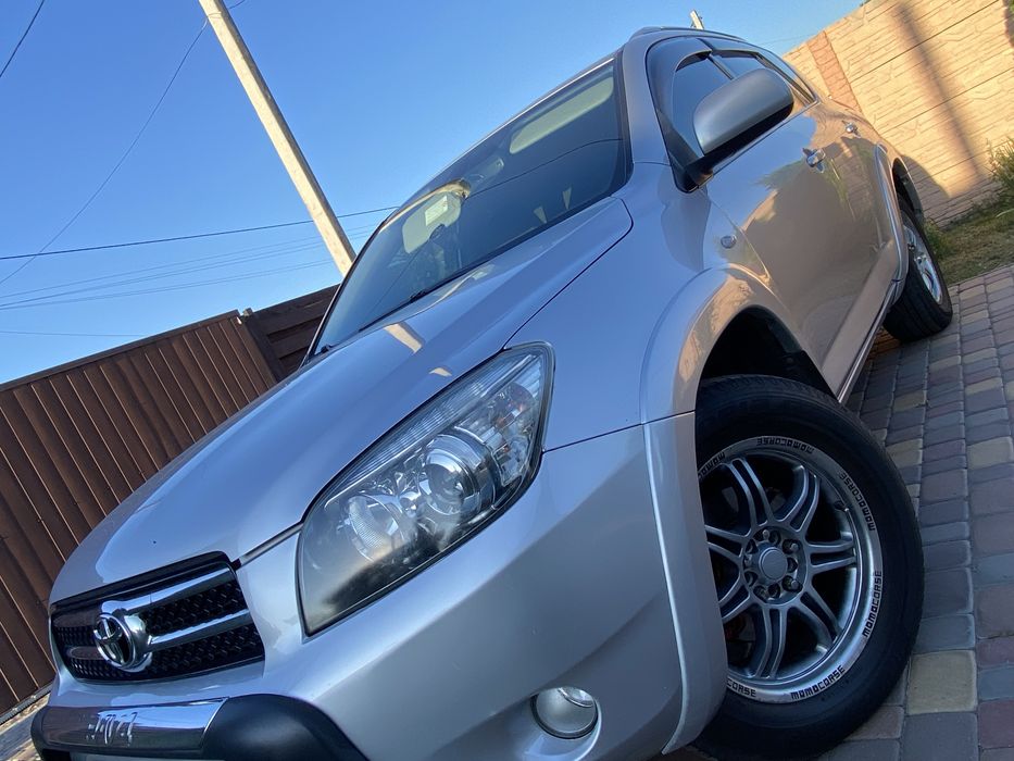 Продам Toyota Rav4