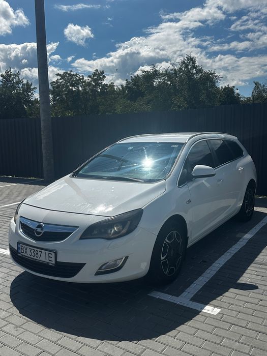 Opel Astra J 2011