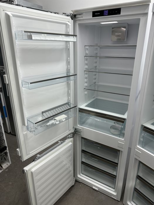 2024р/Вбудований холодильник Miele KFN7734!