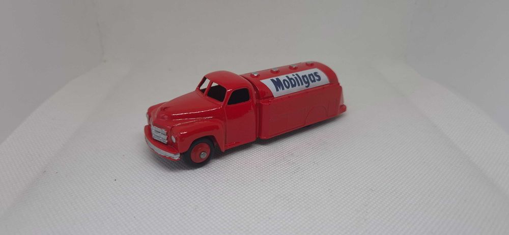 Dinky Toys, Studebaker Petrol Tanker #440 (341)