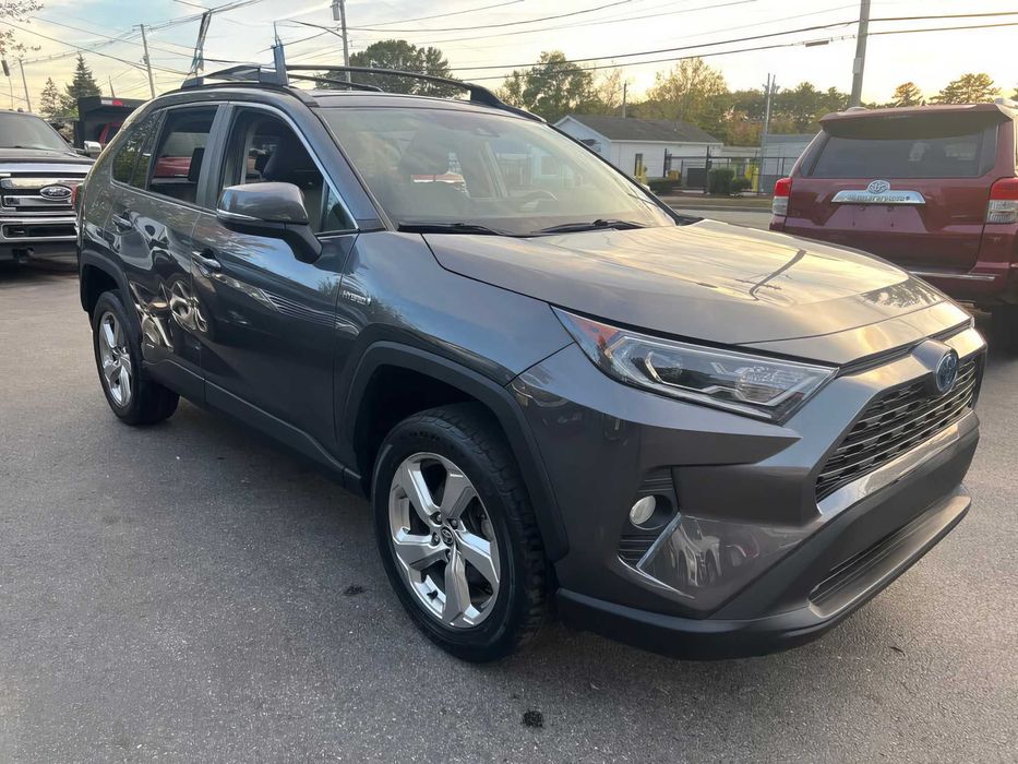 Toyota RAV4 XLE Premium      2021