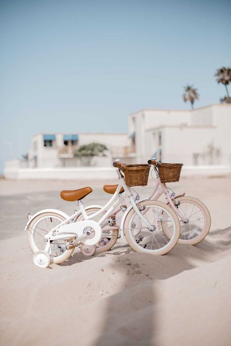 Rowerek dziecięcy Banwood Classic różowy + kask rowerowy Banwood cream