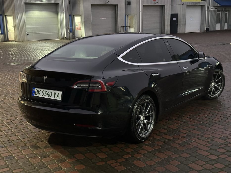 Продам Tesla Model 3 2020р. Standart Plus. Гарний стан