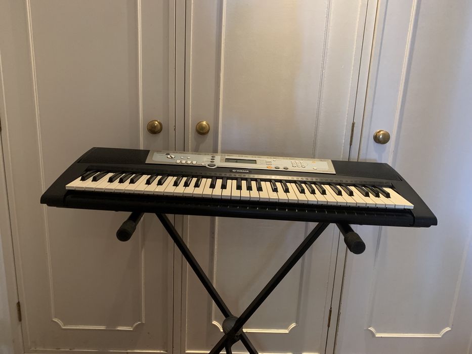 Teclado Elétrico Yamaha