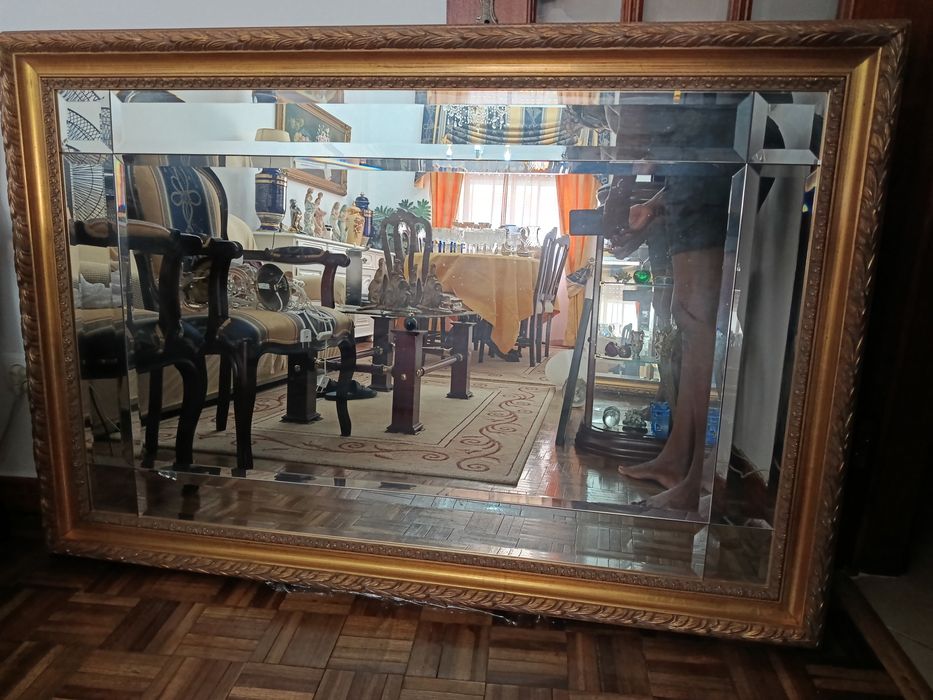 Venda de artigos decorativos porcelana de marca registada.
