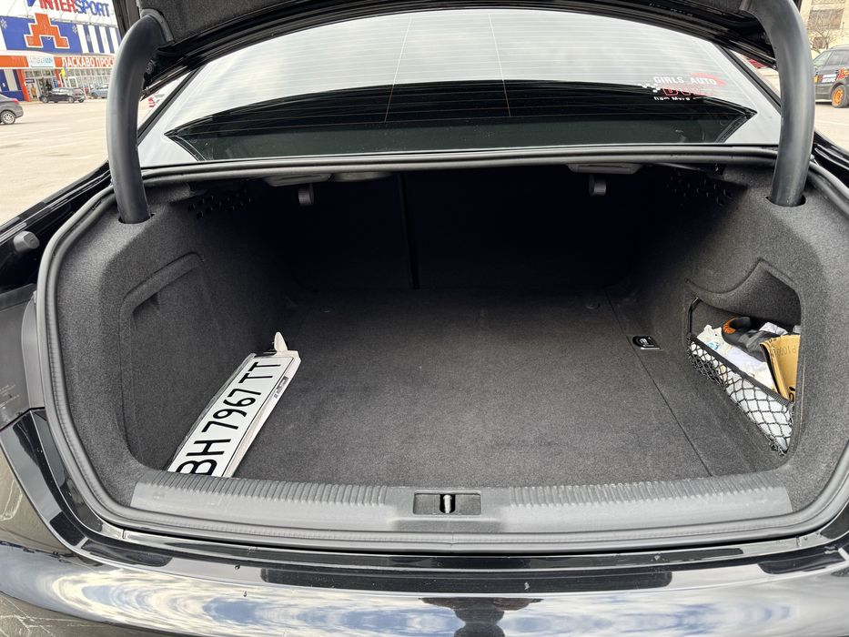 Продам Ауді А4 2015