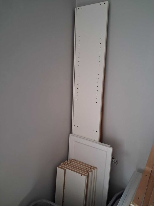 Estante IKEA, modelo BILLY branca c/portas
