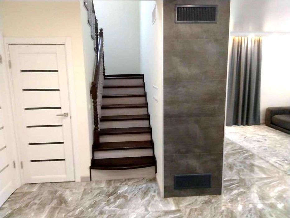 Теплий будинок біля лісу річки та Київського моря без %