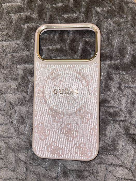 Guess różowy Etiu case iphone 17 Pro Max