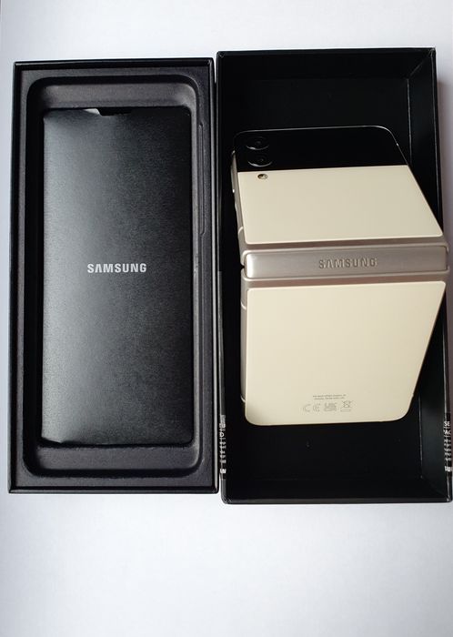 Samsung galaxy Z flip3 5g