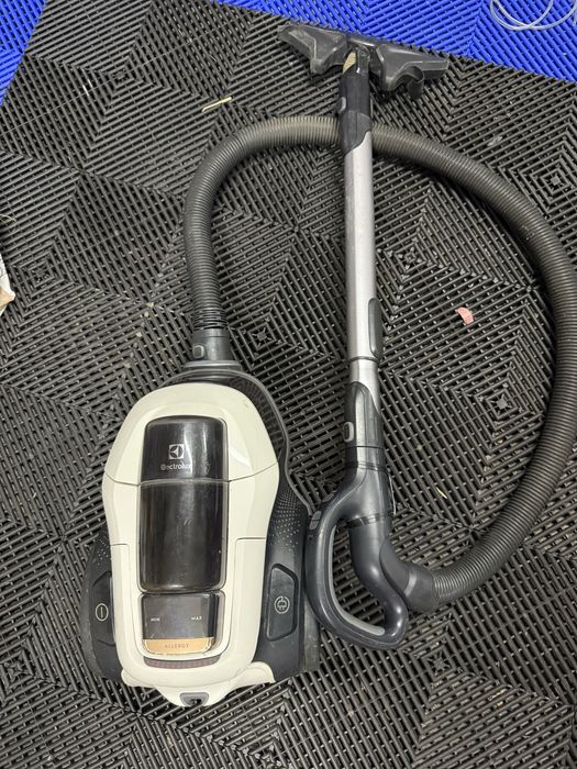 Electrolux Pure C9 bezworkowy, plus 3 extra koncowki nie uzywane