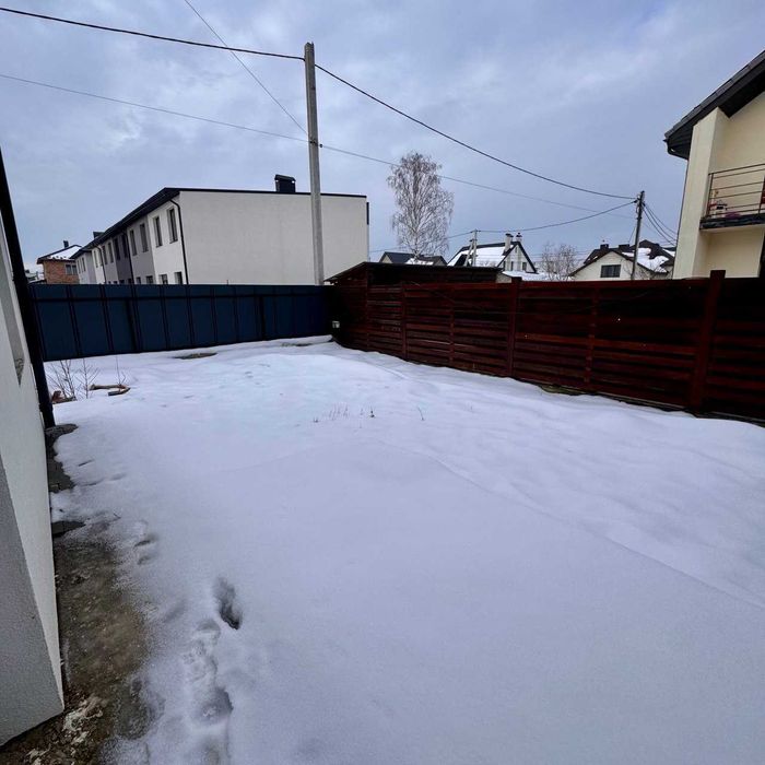 продаж кутового Таунхауса готового до ремонту. Крихівці