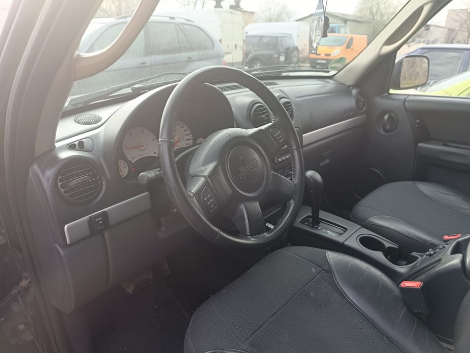 Джип Чероки 2003г.с пробегом 145000 дизель АКПП в отличном состоянии.