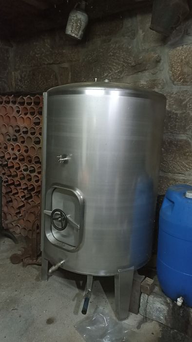 Cuba em inox de 1000 litros  (duas pipas)