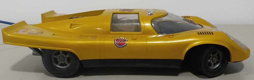 Carro Porsche 917 marca Gama comando por cabo