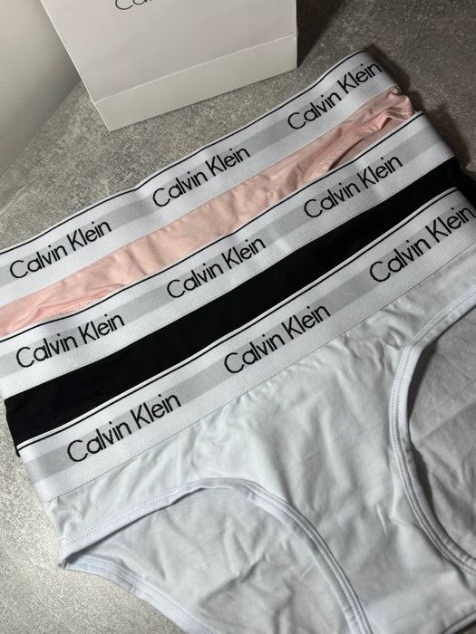 Трусы женские Calvin Klein Набор трусов Calvin
Klein размер  Л