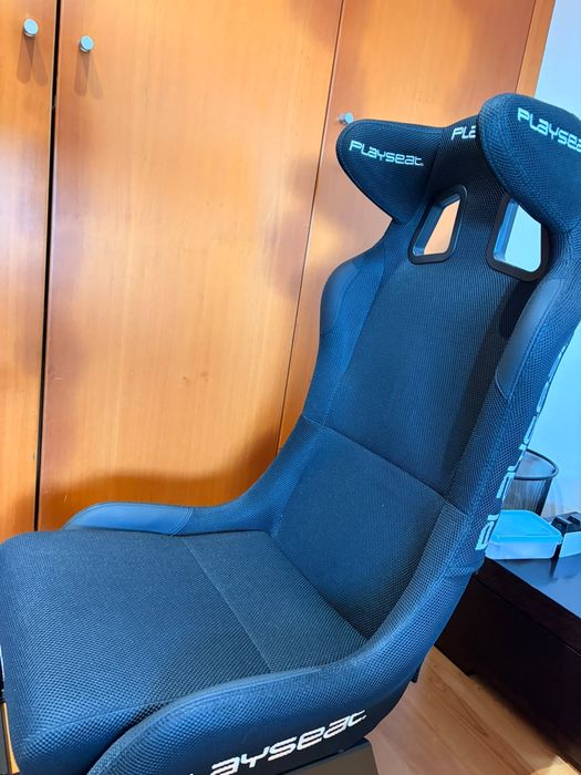 Playseat Evolution Pro