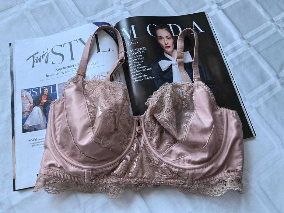 Viralowy biustonosz damski koronkowy marki Marks & Spencer rozmiar 75E