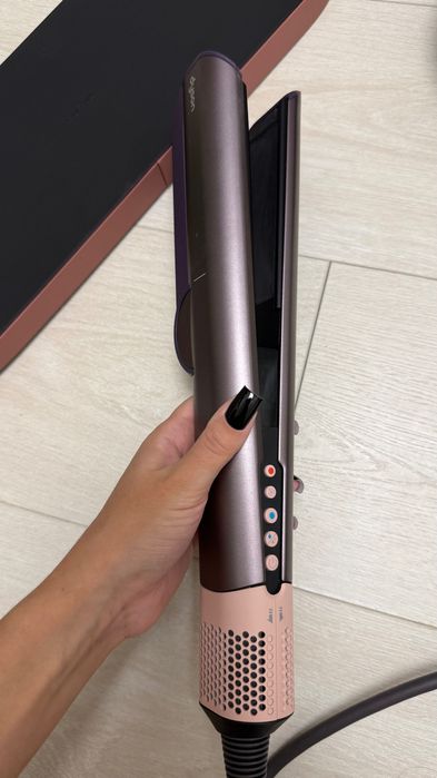 Продаю оригінальний Dyson Airstrait