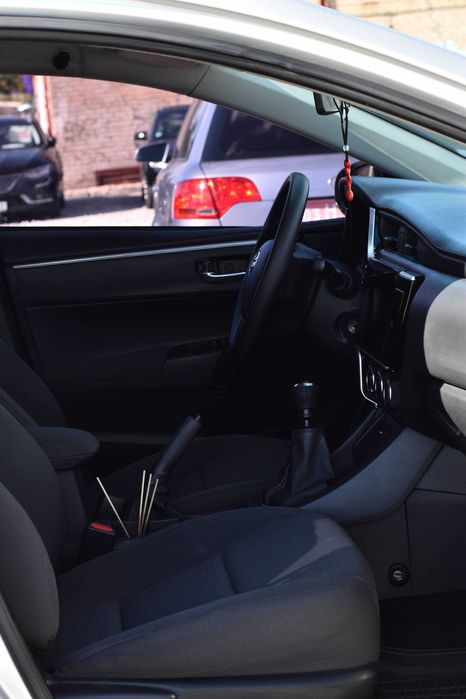 Toyota Corolla 2017р. 1.3 бензин офіційна [Перший внесок від 20%]