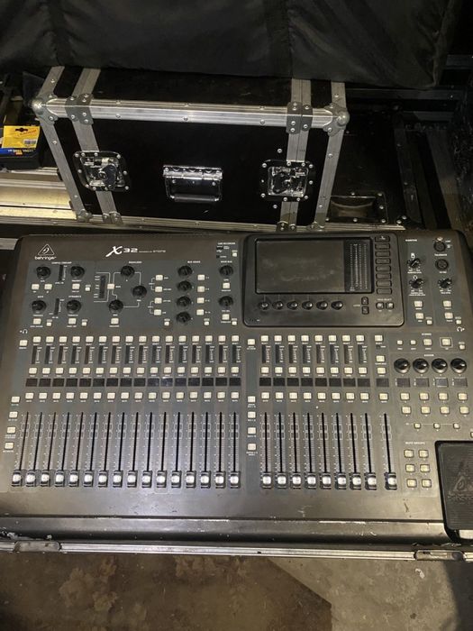 Behringer X32 цифровий звуковий пульт