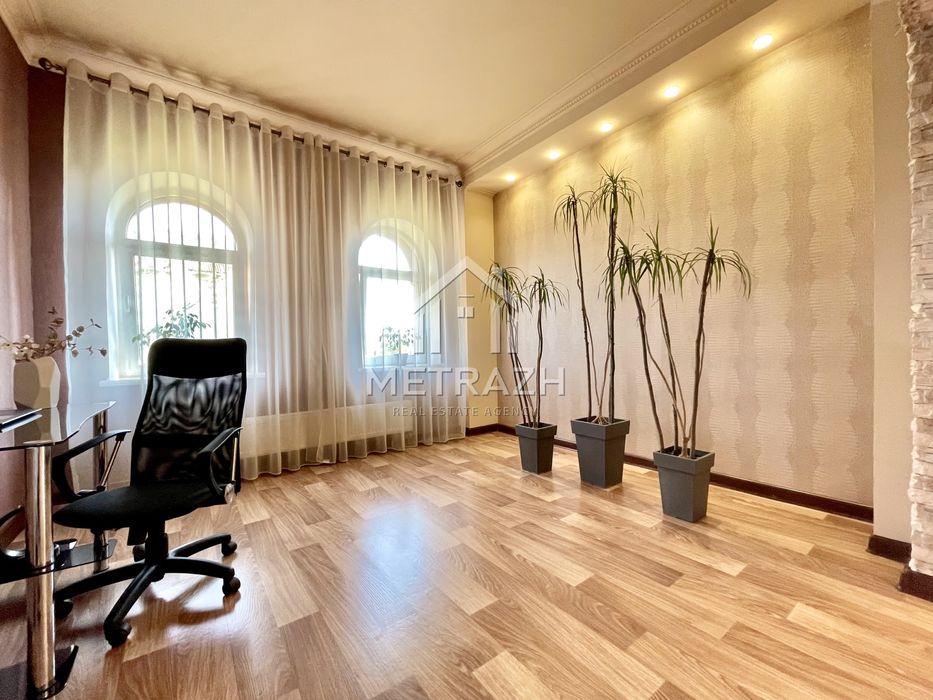 Продам капитальный дом, 5 комнат, Индустриальный, Рогань