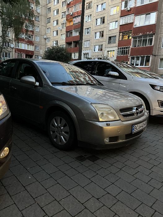 п р одається власний автомобіль