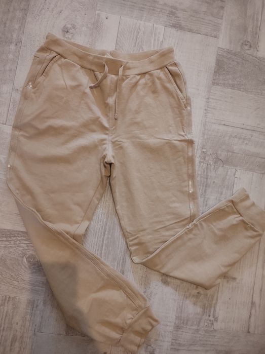 Dres dziewczęcy  jasno- beżowy COCCODRILO rozm. 164