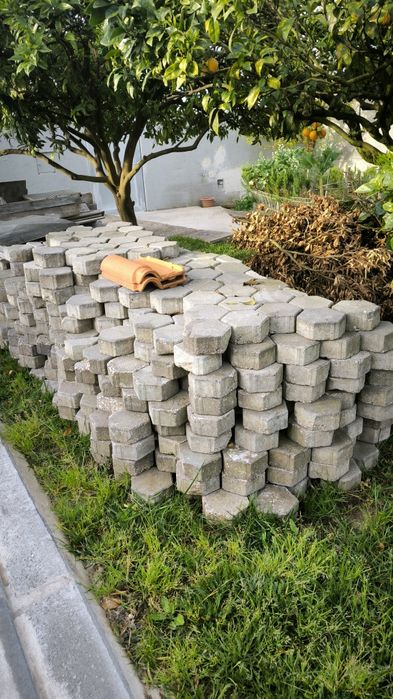 Vendo pedras de calçada