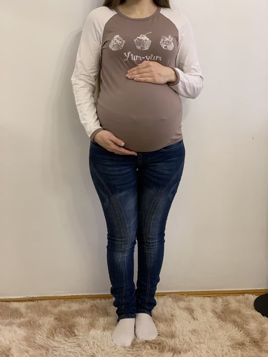 Джинси, кофта та бандаж для вагітних