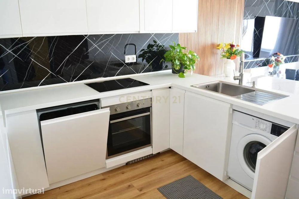 T3 Convertido em dois Apartamentos Independentes em Almada