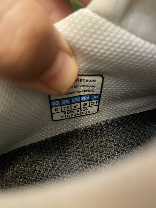 Волейбольні кросівки mizuno
