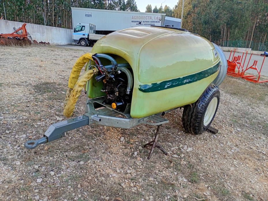 pulverizador rebocável 1000L ROCHA