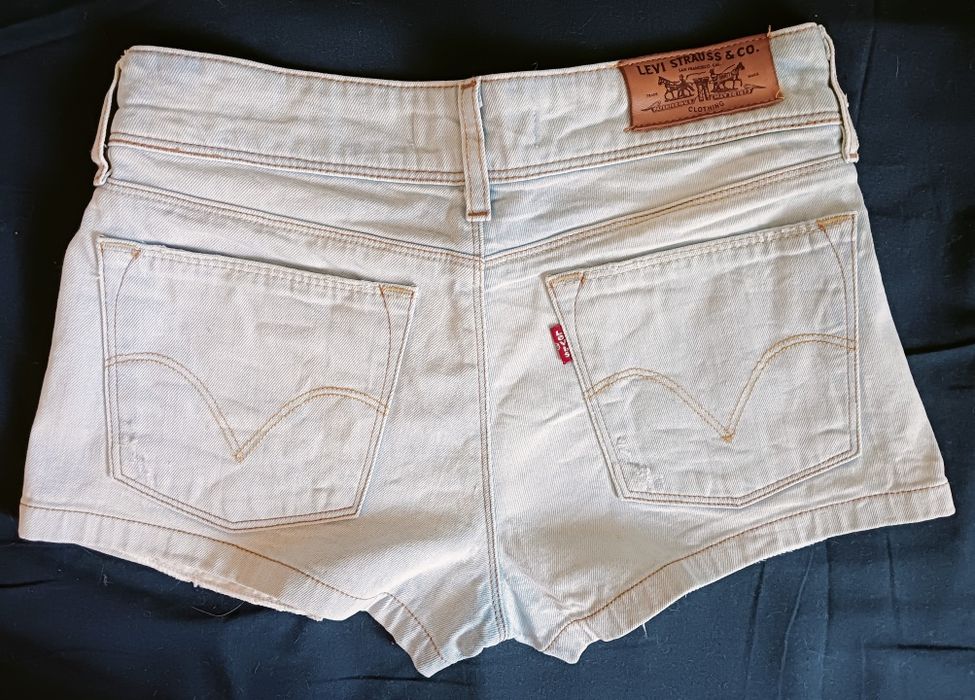 Продаю оригинальные шорты Levi's