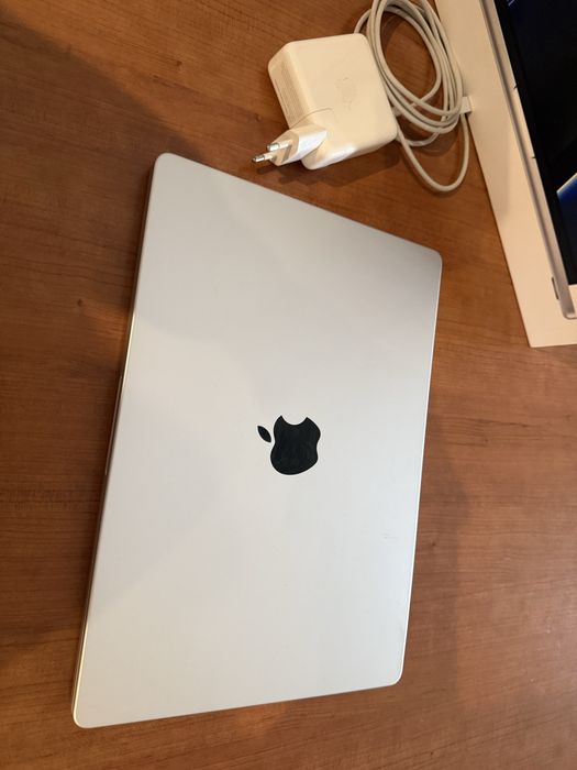 Macbook Pro 14"- M1