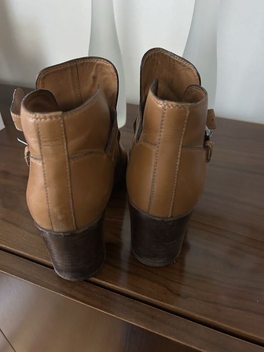 Botas com tacao castanhas da Uterque