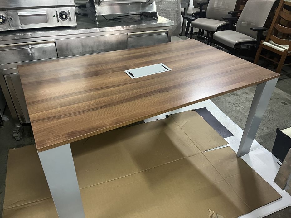 Mesa de trabalho , reuniões ou secretaria 1.50 x 90