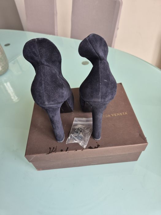 Взуття жіноче. Туфлі та чобітки. Натуральні замша та шкіра .