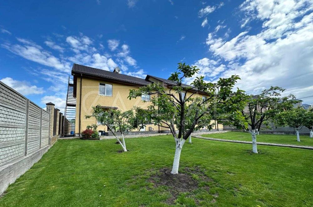 Продаж жилого комплексу, 9 таун-хаусів, усі здані, окупність 10 років