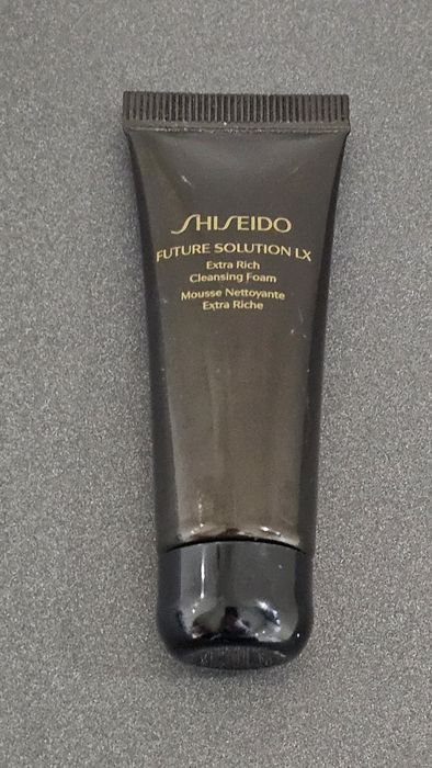 Shiseido luksusowa pianka do mycia twarzy Future Solution LX